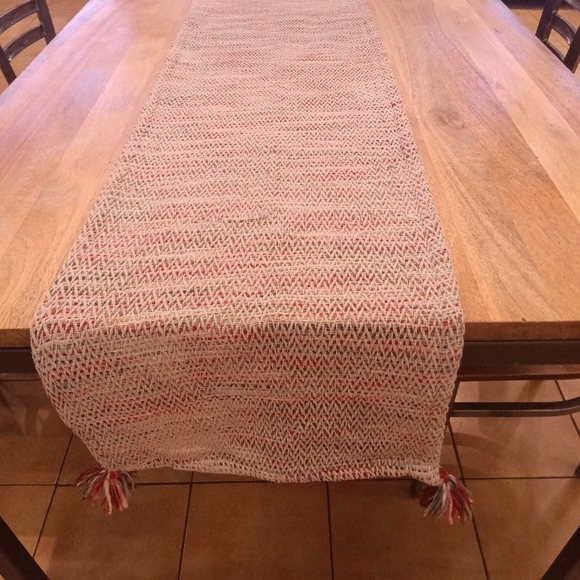 ASPEN Table Runner - Picture 7 of 12